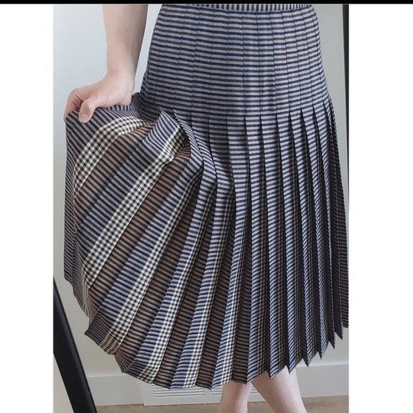 Vintage Dresses & Skirts - Vintage Aquascutum London wool plaid skirt size 4